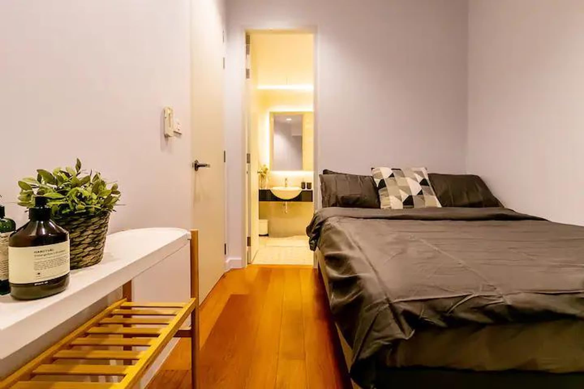 2 Bed Condo for Rent in Khlong Toei - Image 14