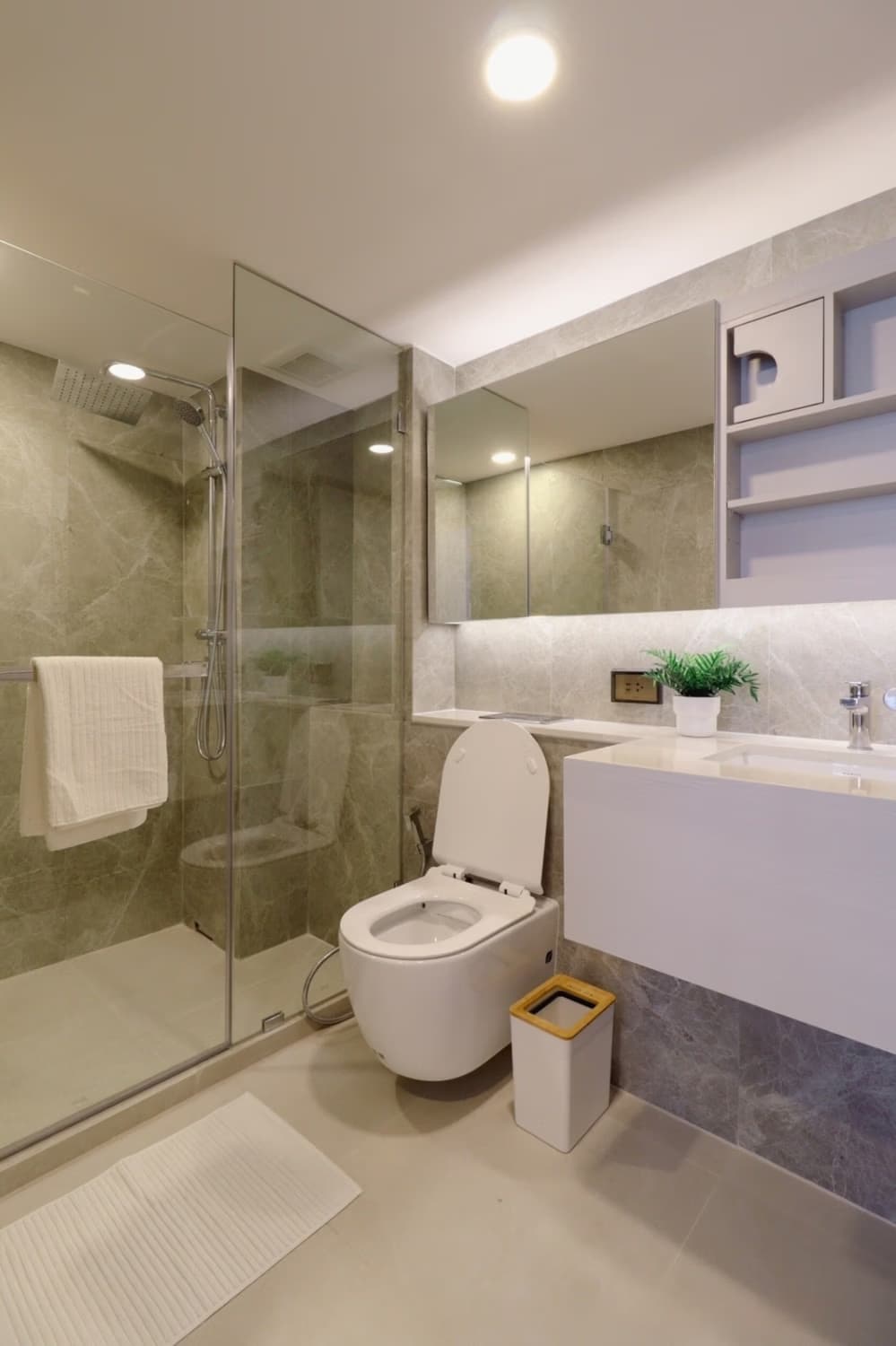 2 Bed Condo for Rent and Sale in Huai Khwang - Image 6