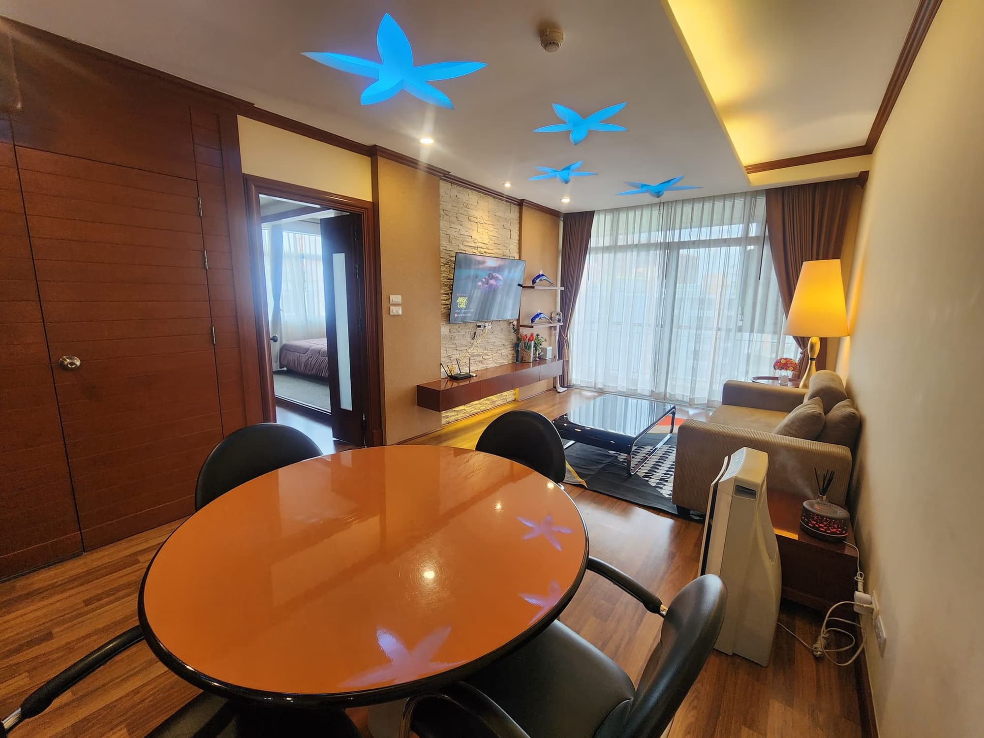 2 Bed Condo for Rent in Din Daeng - Image 7