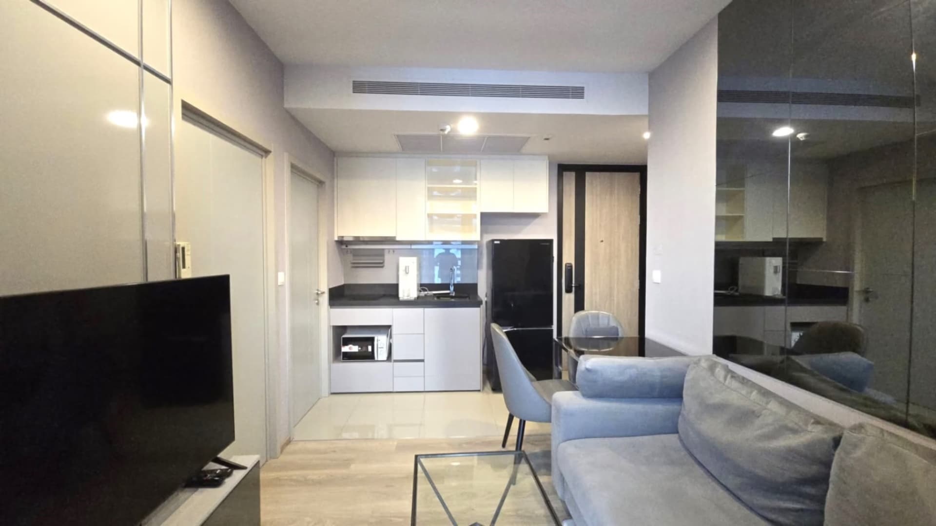 2 Bed Condo for Rent in Khlong Toei - Image 2