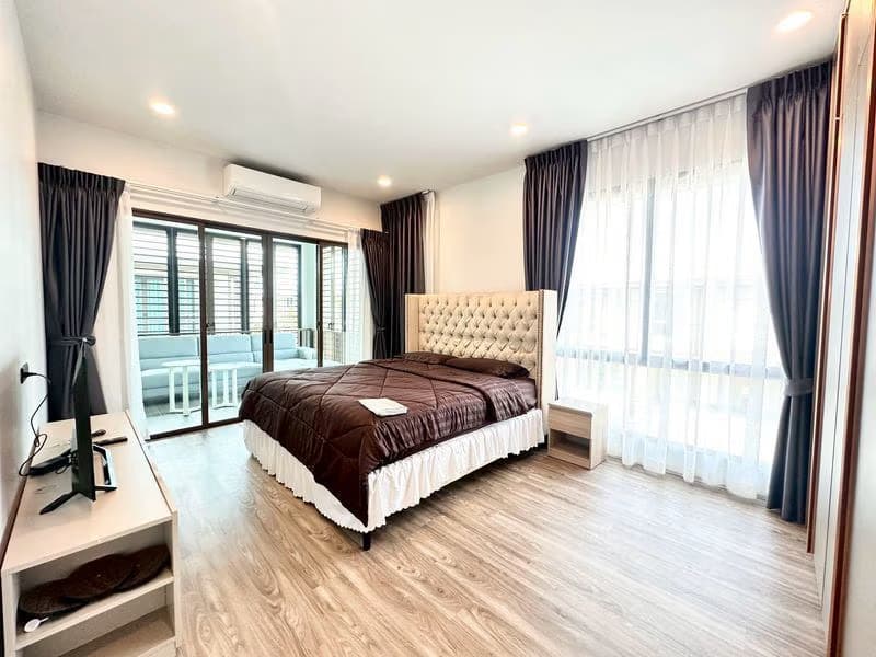 4 Bed House for Rent in Bang Kapi