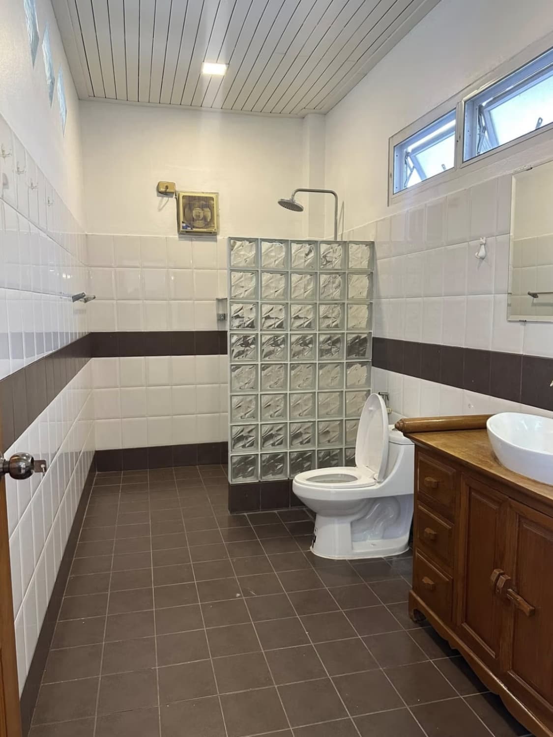 2 Bed House for Rent and Sale in Hang Dong District - Image 8