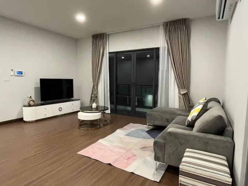 5 Bed House for Rent in Bang Phli