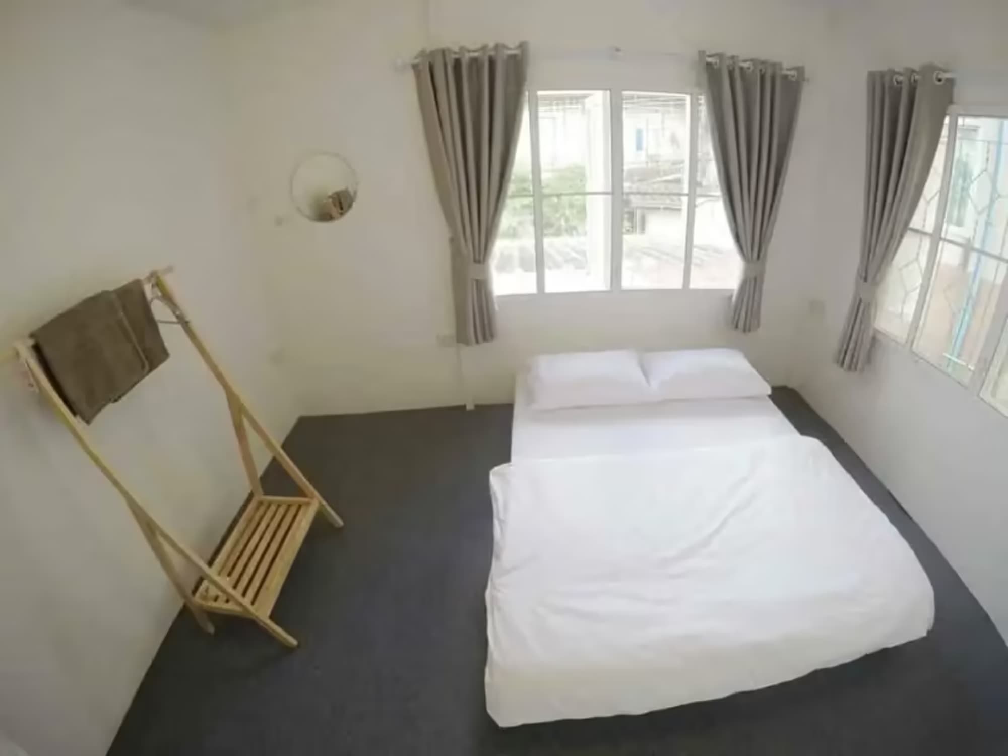 5 Bedroom House - Image 5