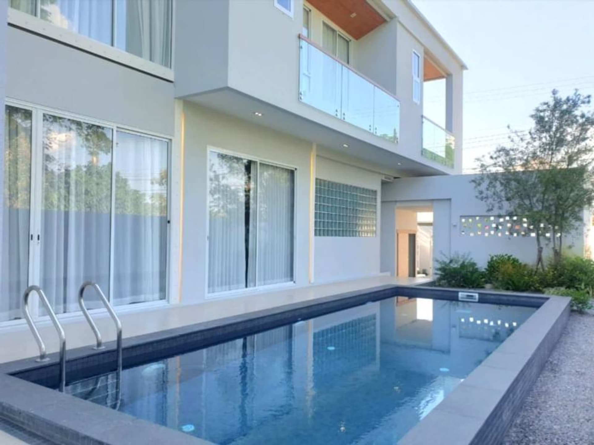 4 Bed House for Rent and Sale in Hang Dong District - Image 2