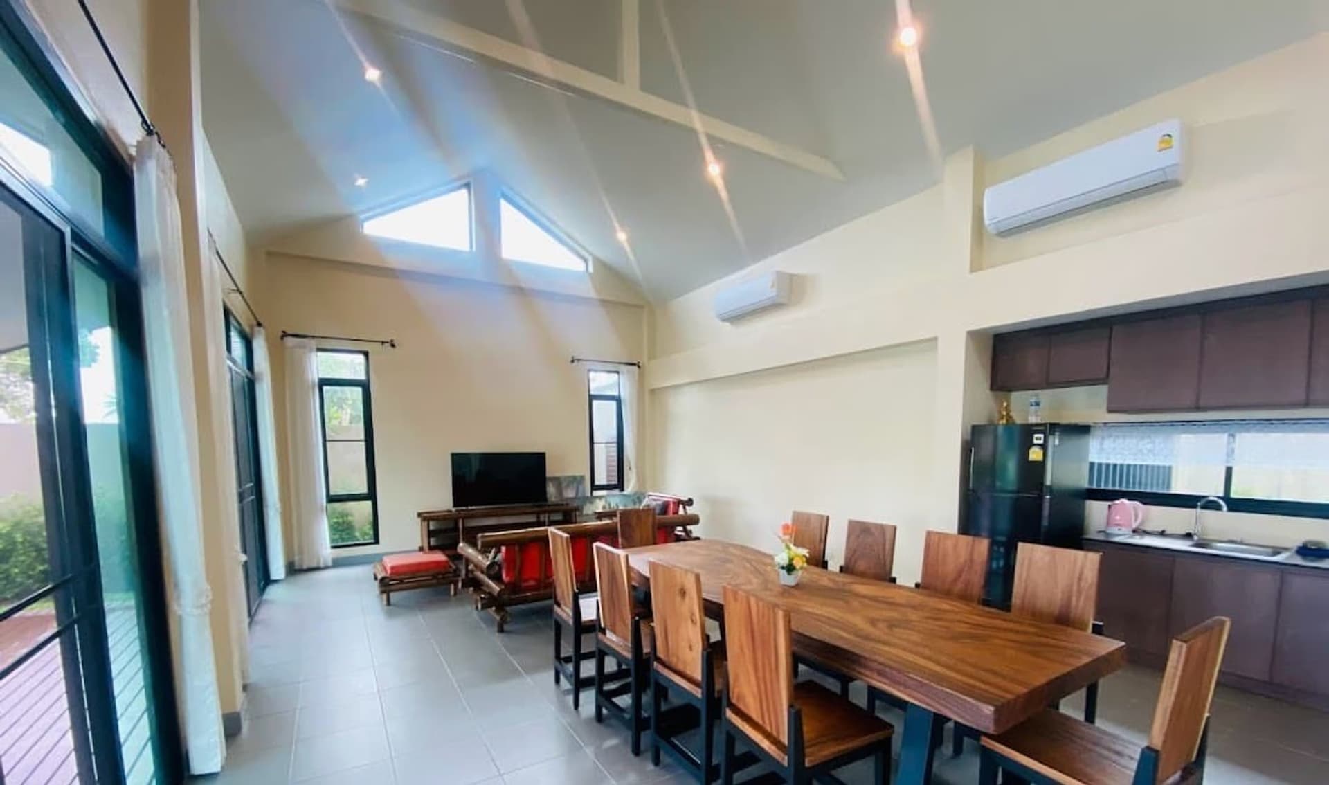 5 Bedroom House - Image 4