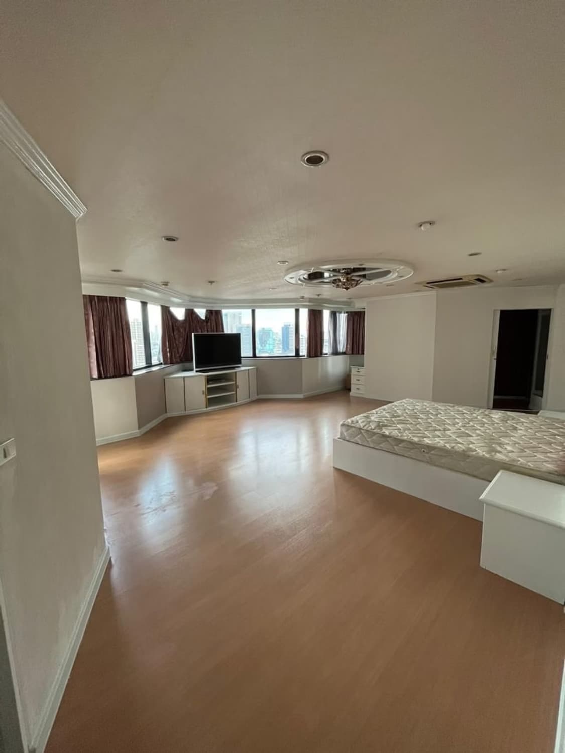 Condo for Sale at President Park Sukhumvit 24 - Image 2