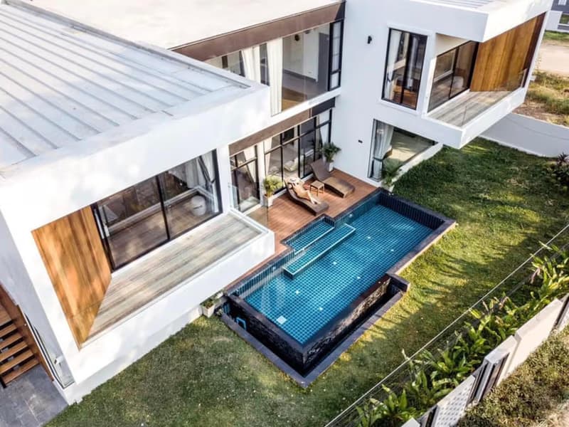 6 Bedroom House