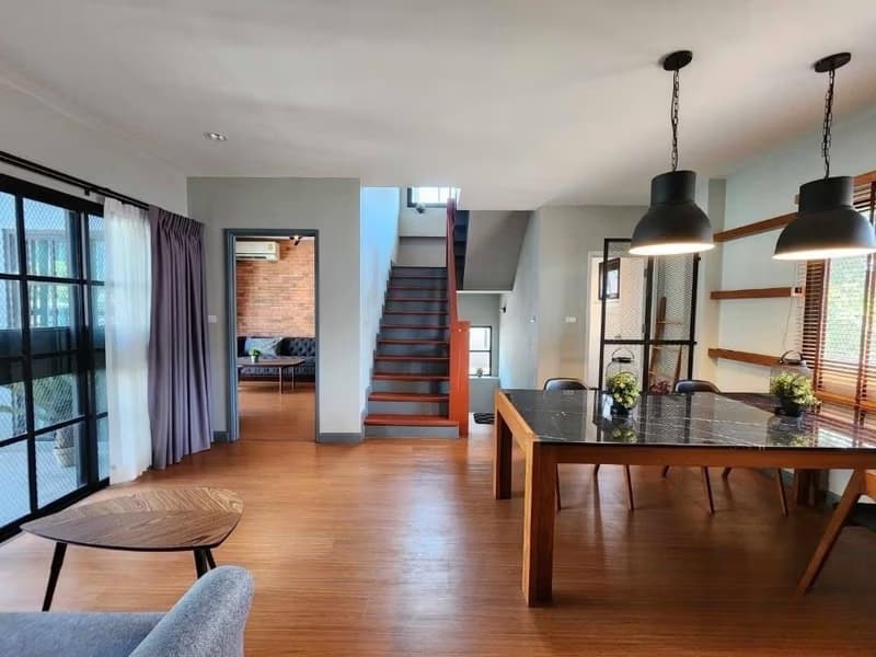 5 Bed House for Rent in Khlong Toei
