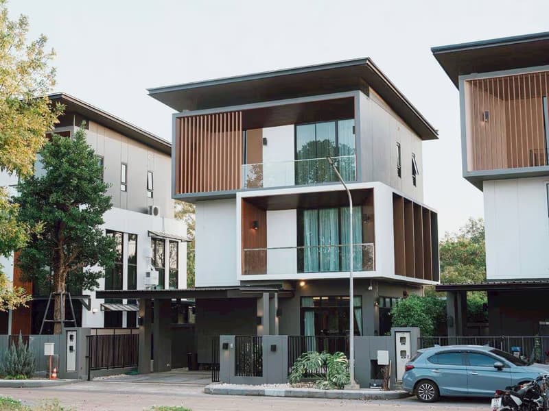 3 Bed House for Rent in San Sai