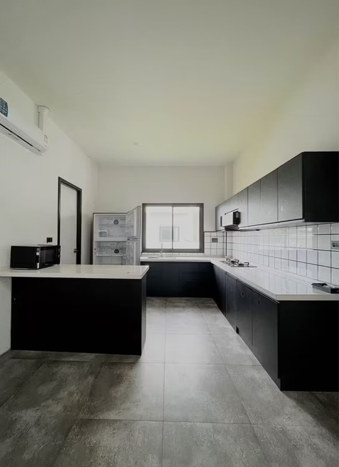 4 Bedroom House - Image 10