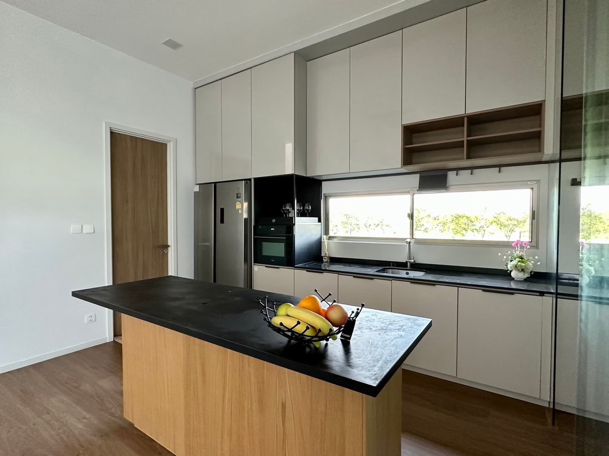 3 Bed House for Rent in Saphan Sung - Image 4