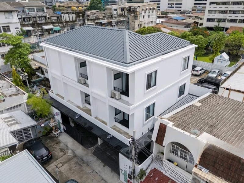 5 Bed House for Rent in Khlong Toei