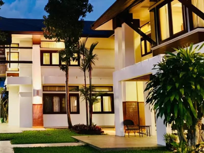 6 Bedroom House