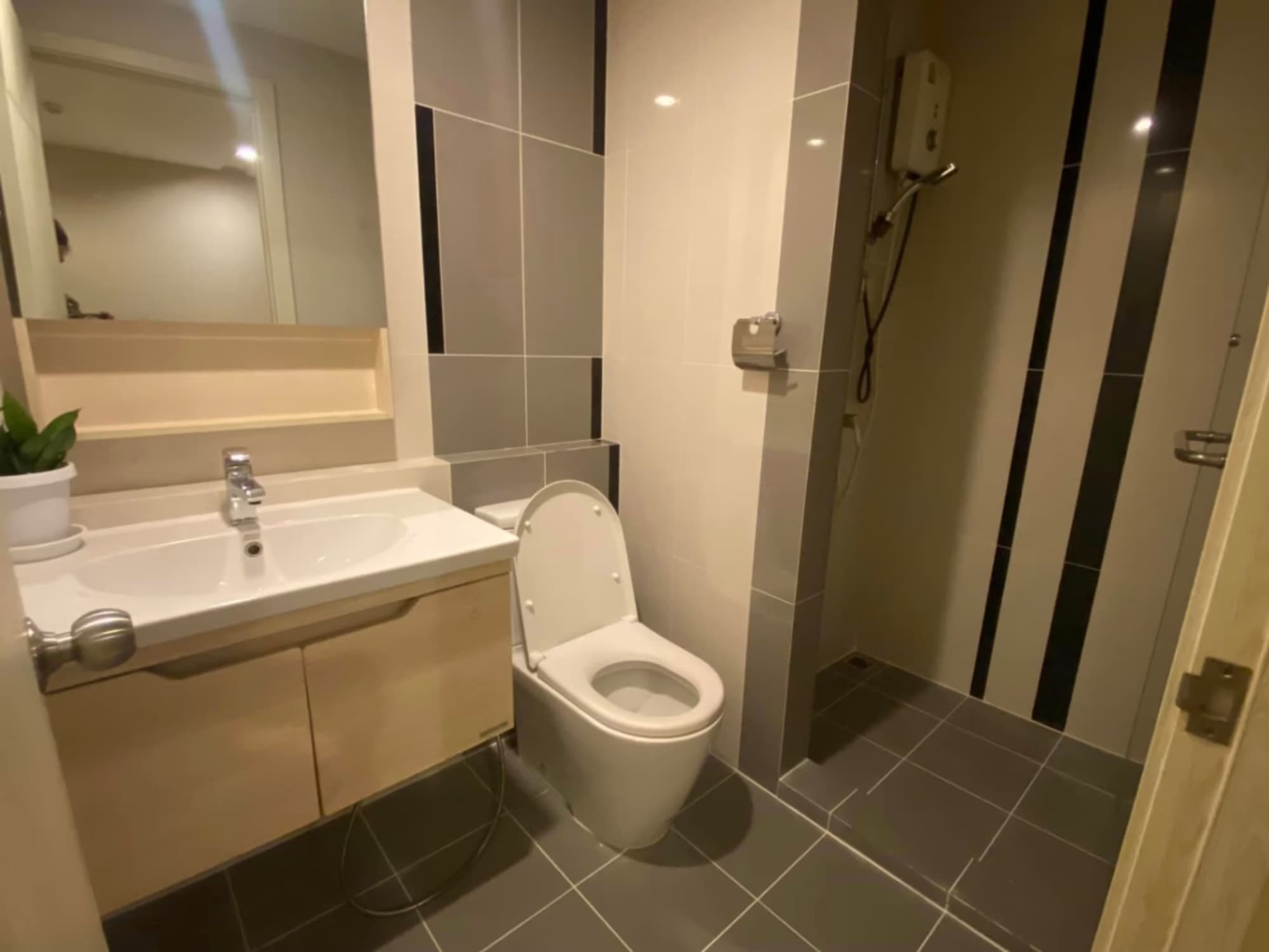 1 Bed Condo for Rent  Near On Nut BTS - Image 4