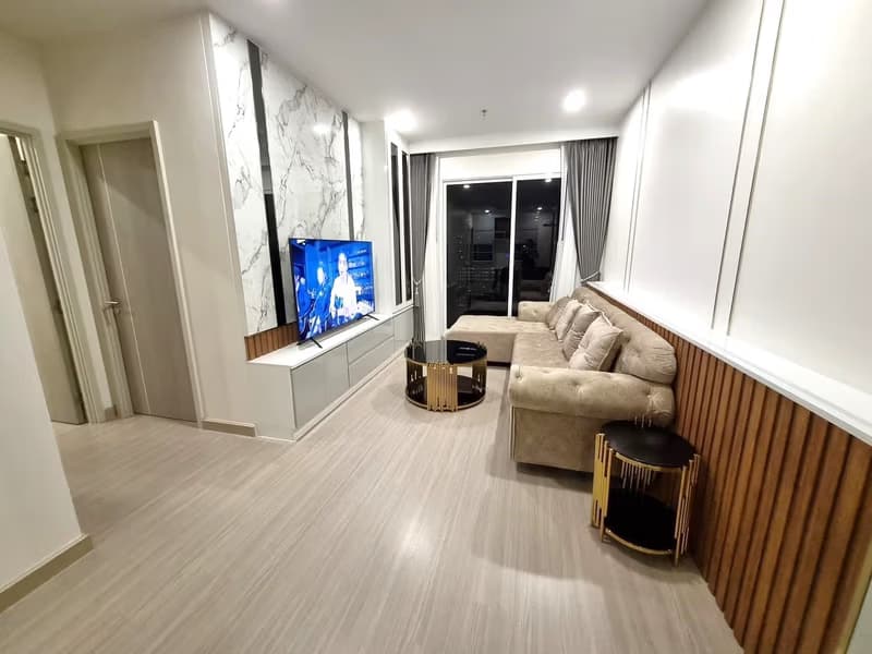 2 Bed Condo for Rent in Bang Rak