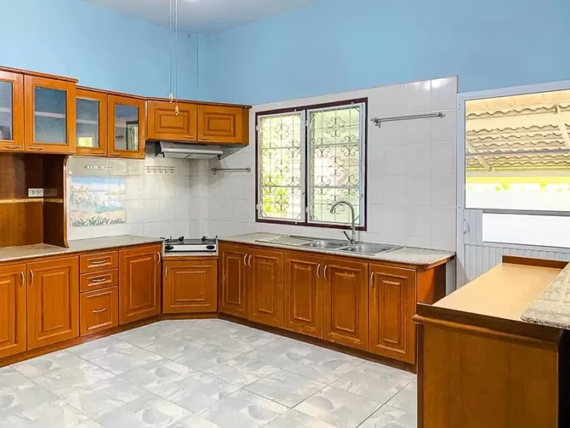 4 Bedroom House - Image 9