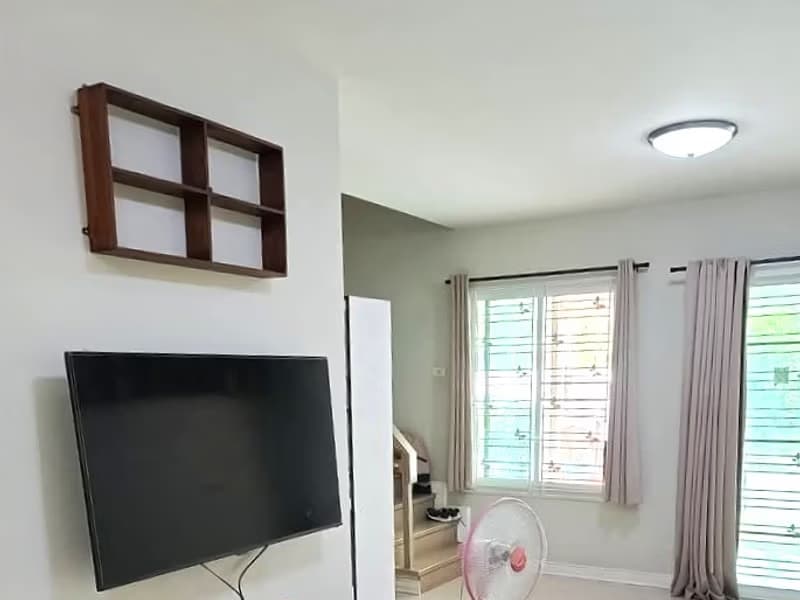 3 Bed Townhouse for Rent in Saraphi