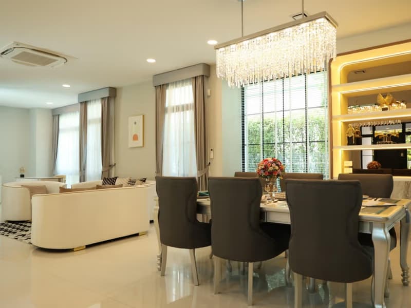 5 Bed House for Rent and Sale in Saphan Sung