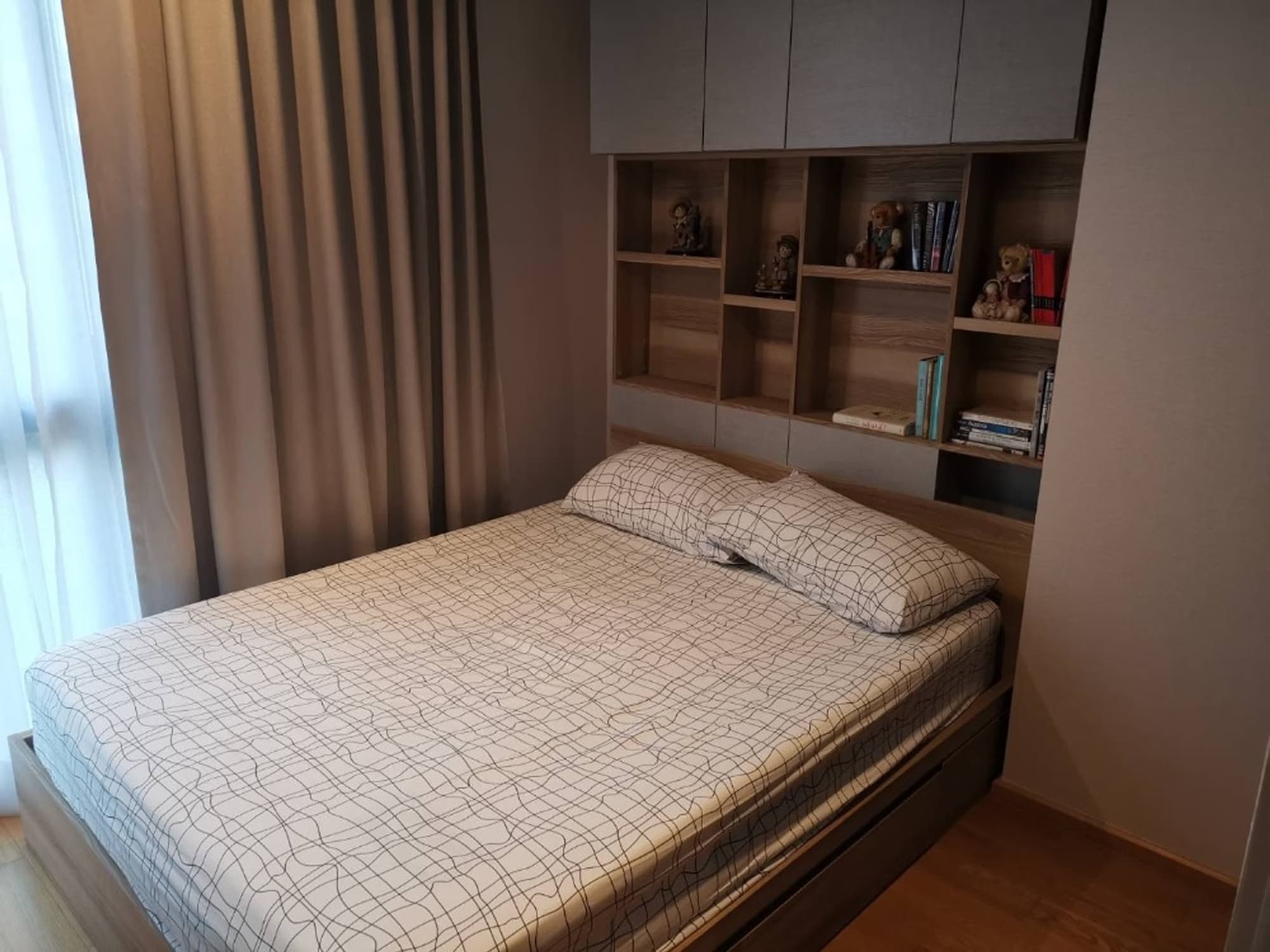 2 Bed Condo for Sale in Bang Rak - Image 2