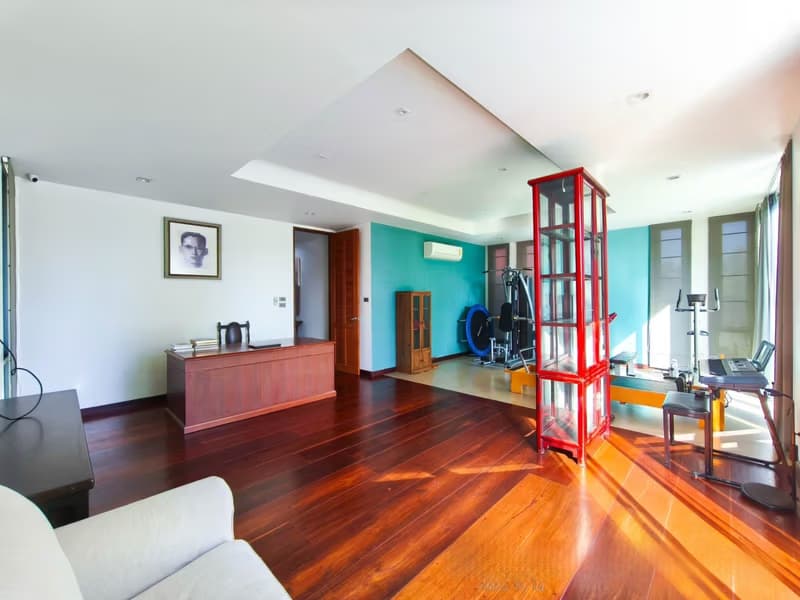 7 Bed House for Rent in Saraphi District