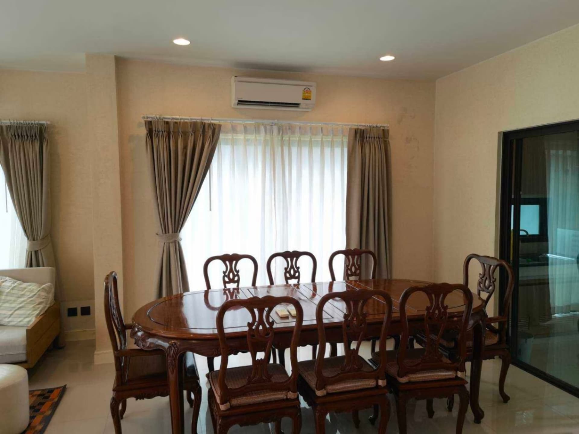 4 Bed House for Rent in Bang Kapi - Image 3