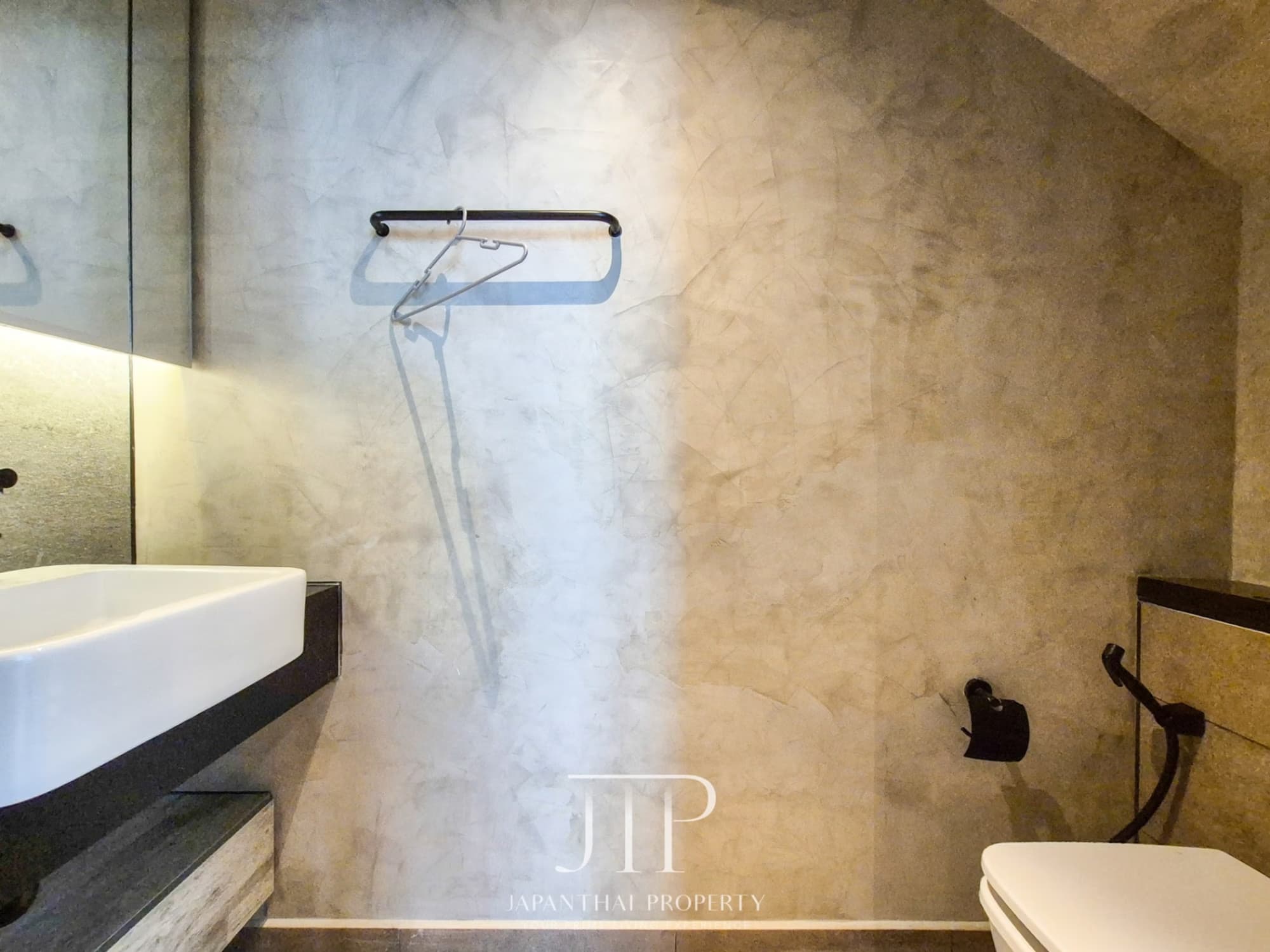 1 Bed Condo for Rent in Watthana - Image 4