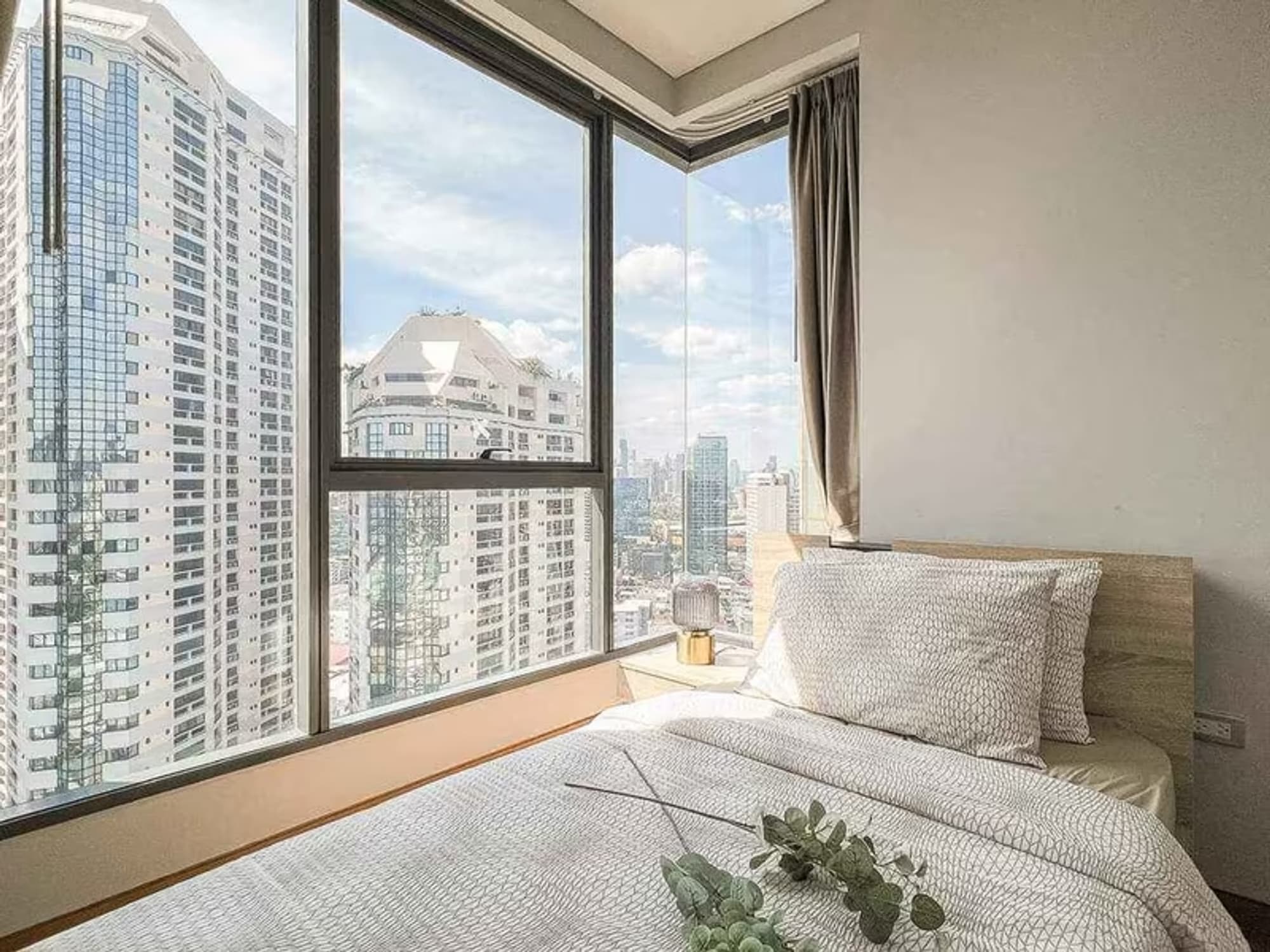 Condo for Rent at The Lumpini 24 - Image 1