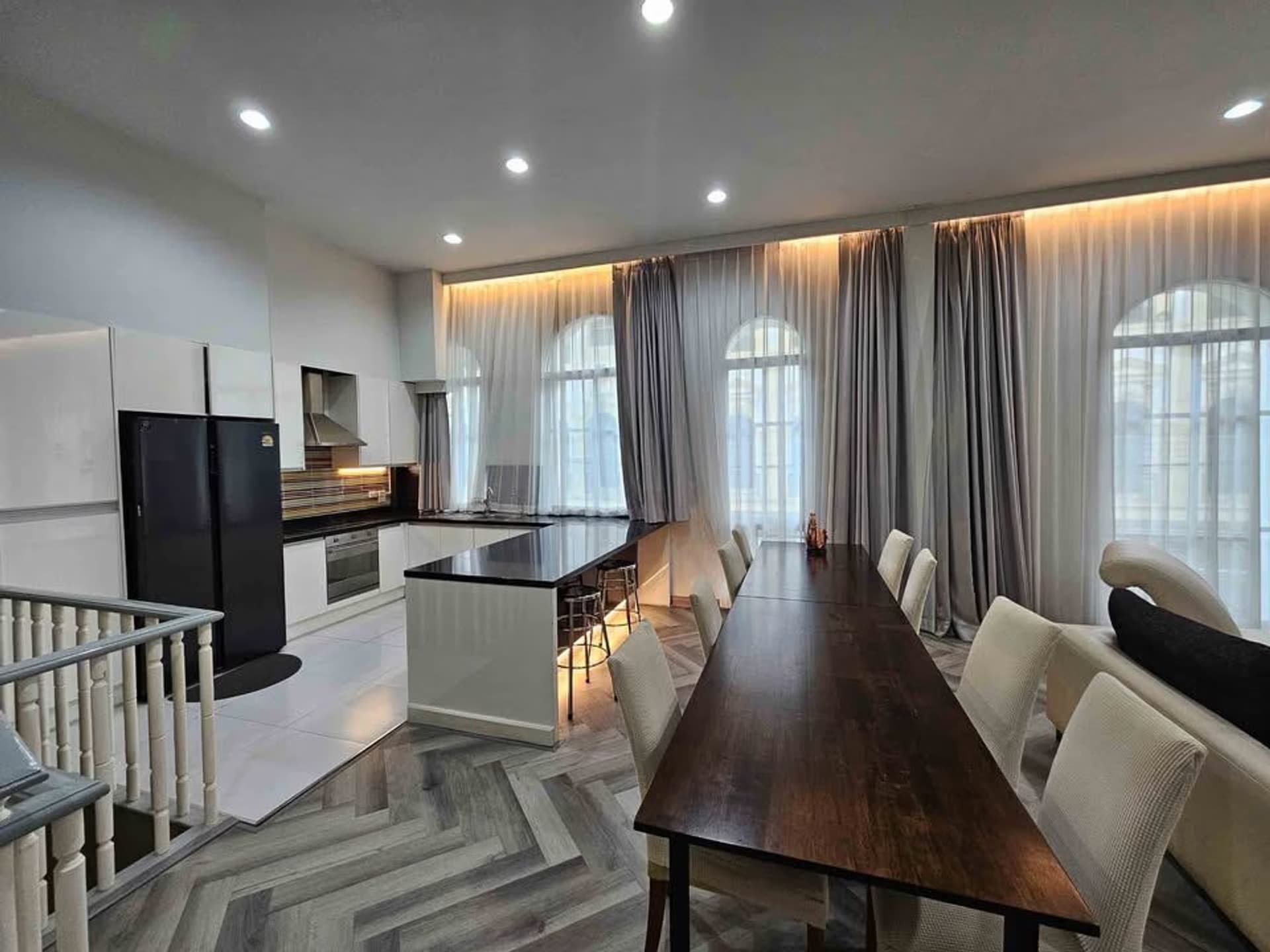 5 Bed Townhouse for Rent in Yan Nawa - Image 7