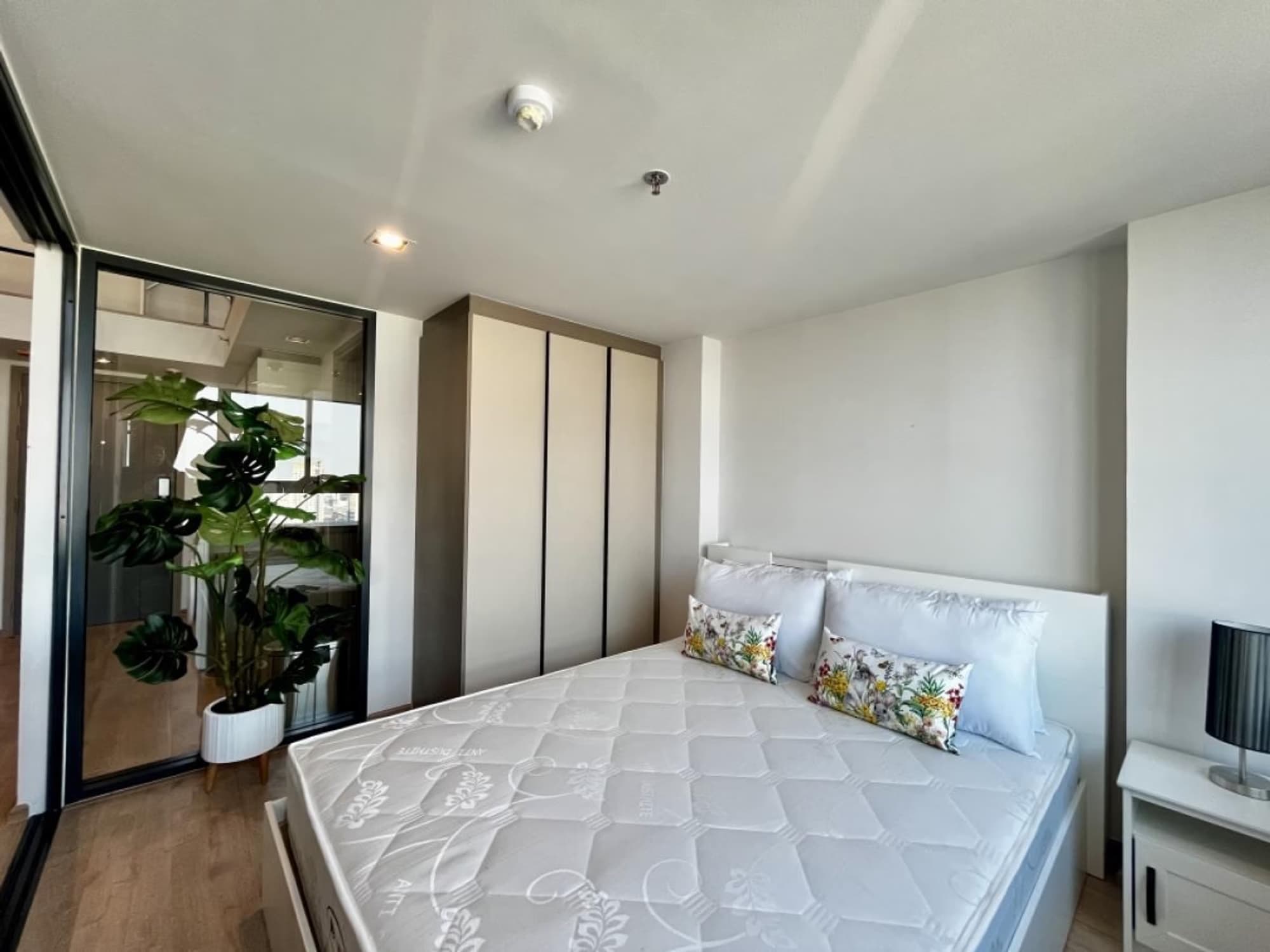 2 卧室 公寓 用于 出租 在 Huai Khwang - Image 6