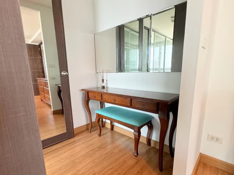 4 Bed Condo for Sale in Watthana