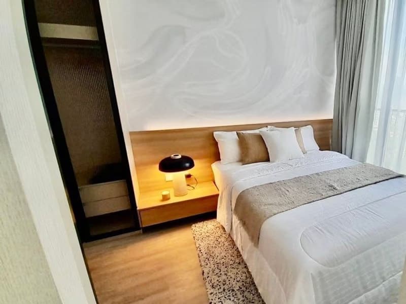 Condo for Rent at Noble State 39