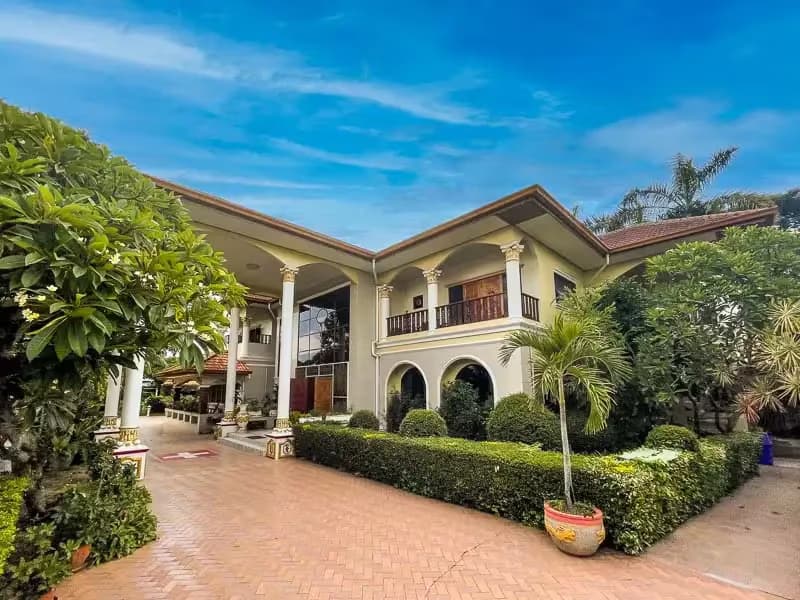 5 Bedroom House