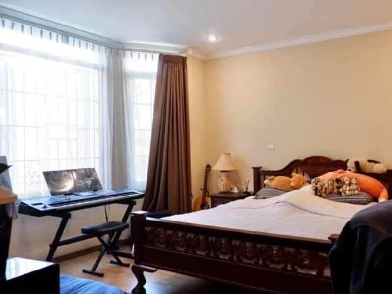 6 Bed House for Sale in Saraphi District