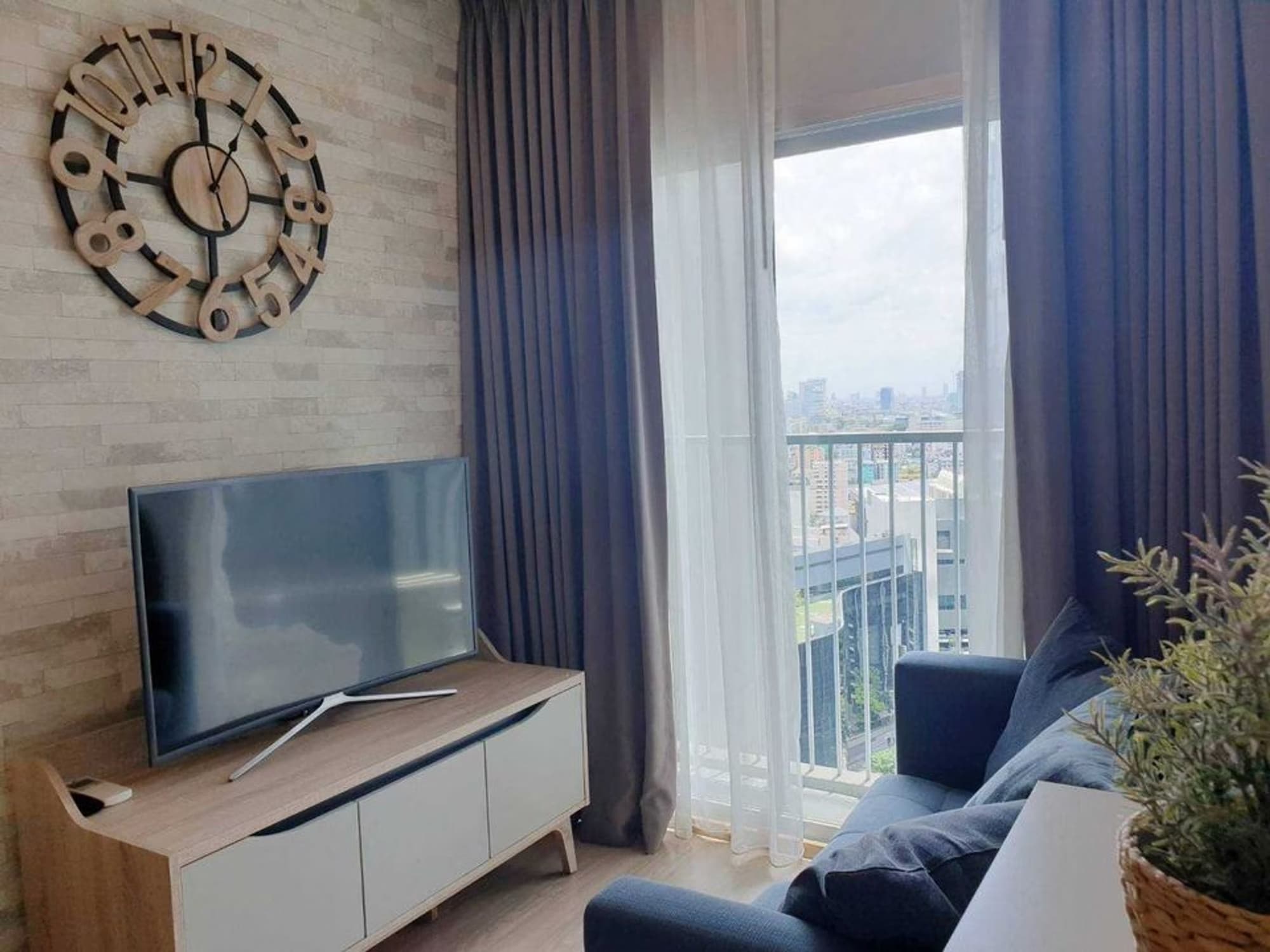 1 Bedroom Condo - Image 1