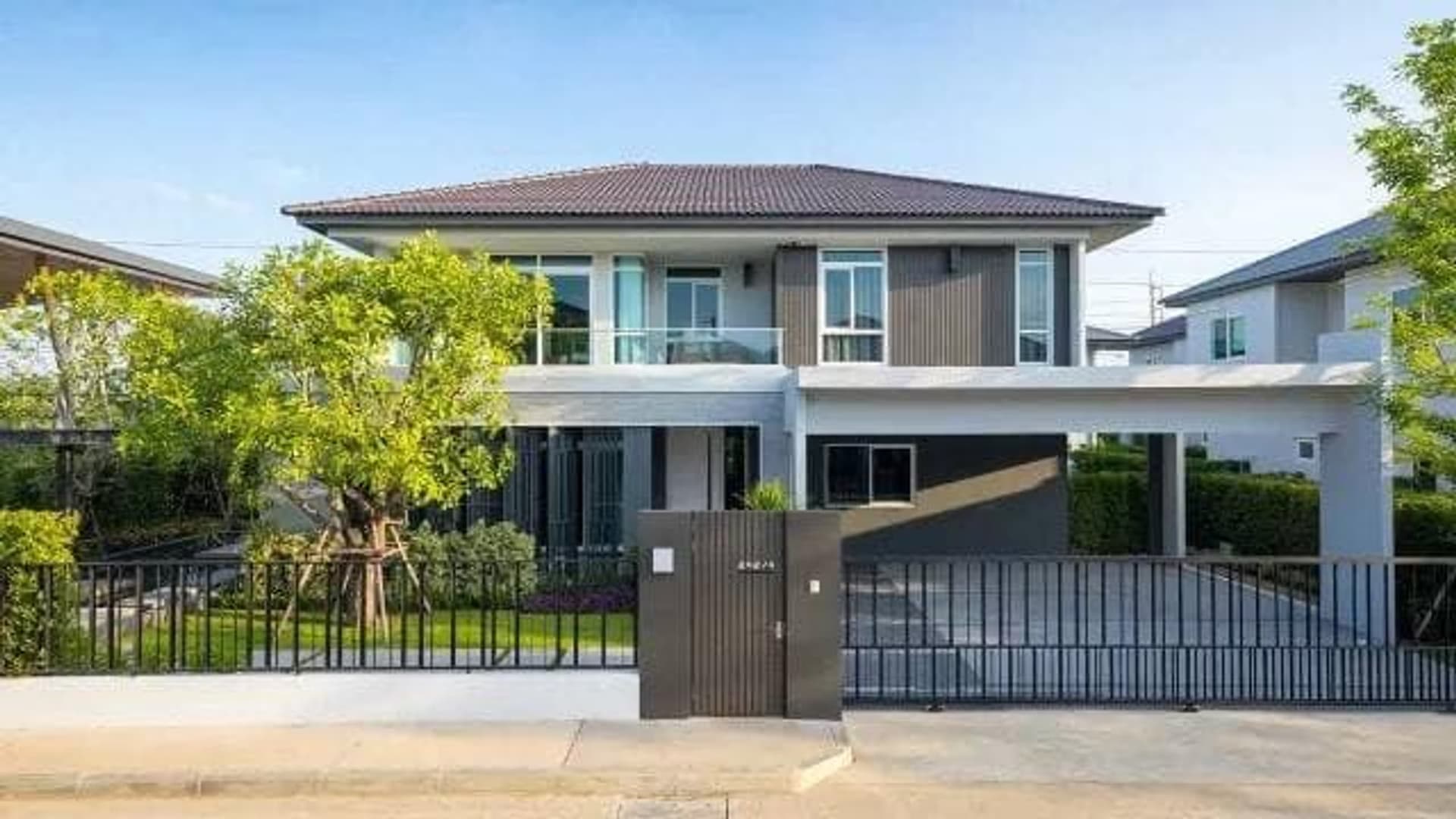 House for Sale at Land and Houses Park San Sai   - Image 1