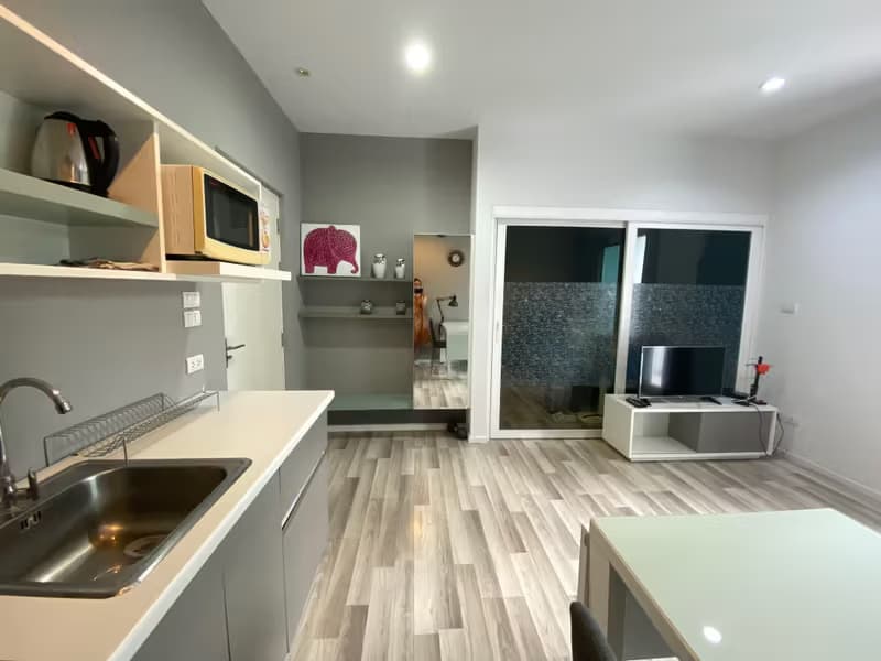 1 Bedroom Condo