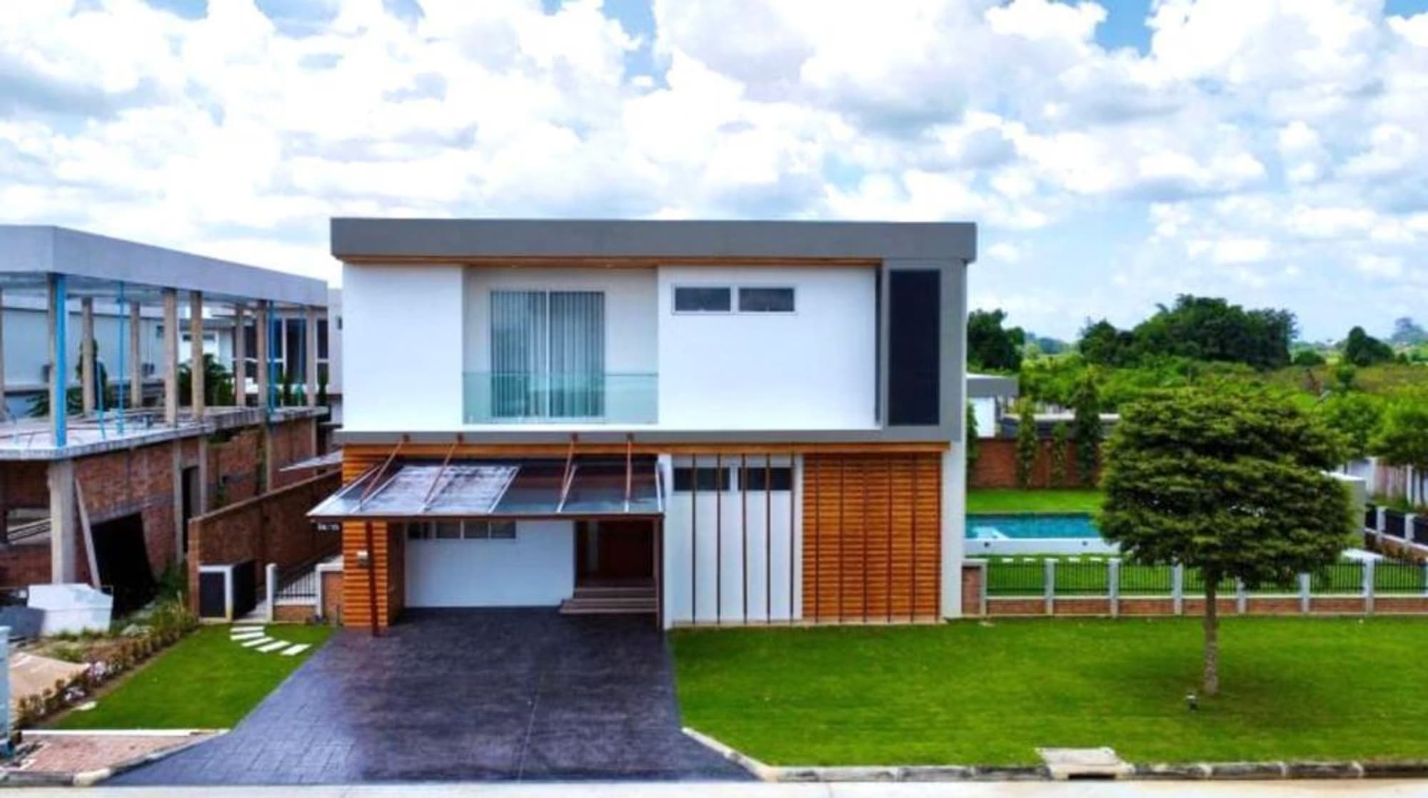 4 Bed house for Rent in San Kamphaeng - Image 2
