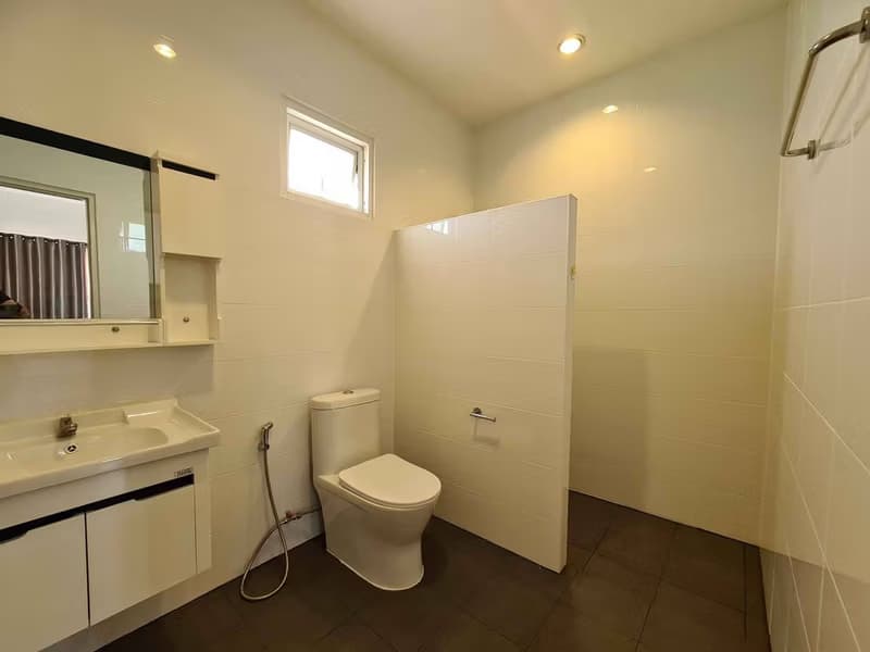 4 Bed House for Sale in Saraphi