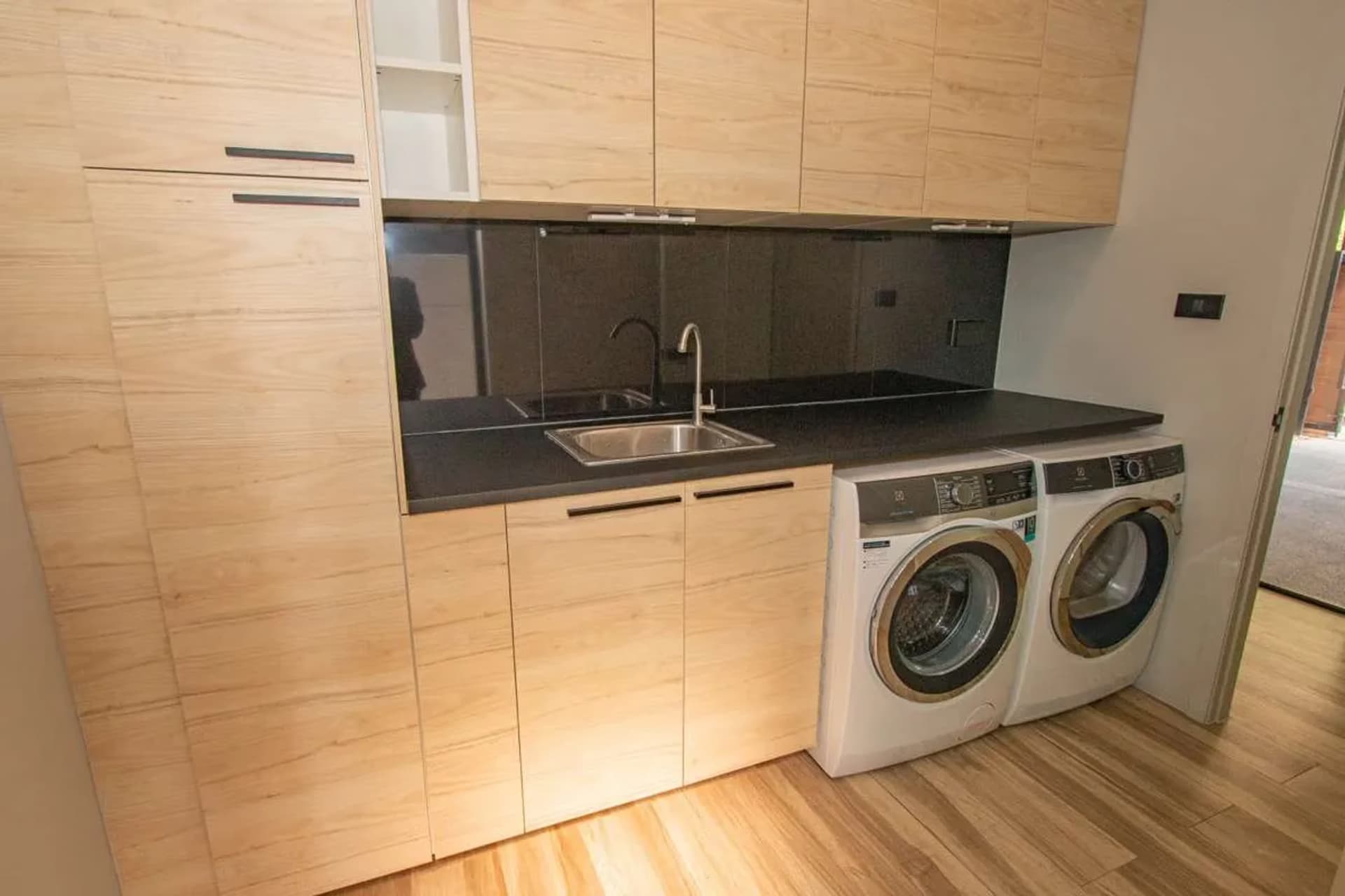 Contemporary 5-Bedroom House for Sale near Kad Farang - Image 17