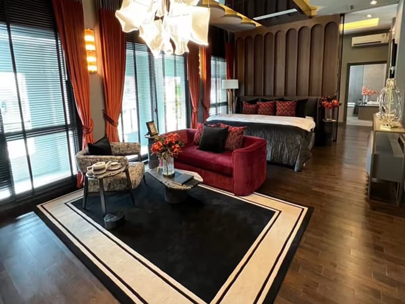5 Bedroom House