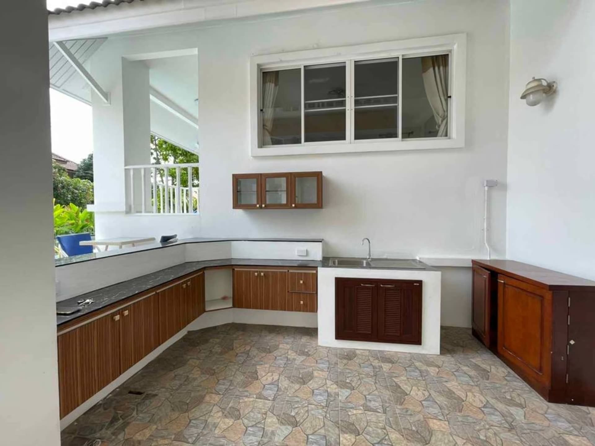 3 Bed House for Rent in Hang Dong - Image 7