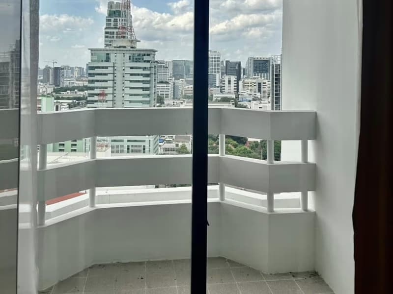 1 Bed Condo for Sale in Ratchathewi