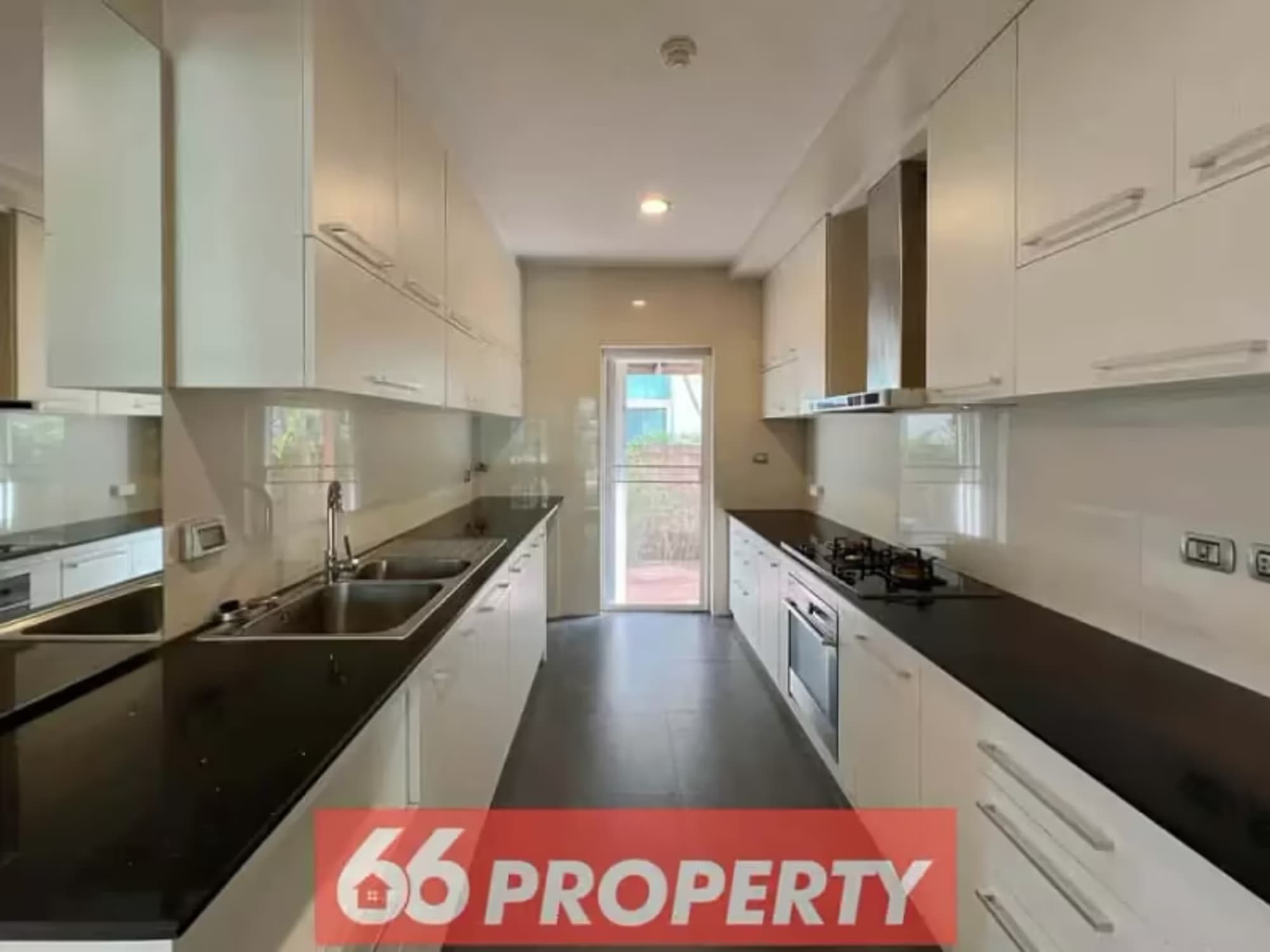 4 Bedroom House - Image 5