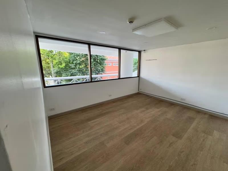 Studio Commercial for Rent and Sale in Khlong Toei