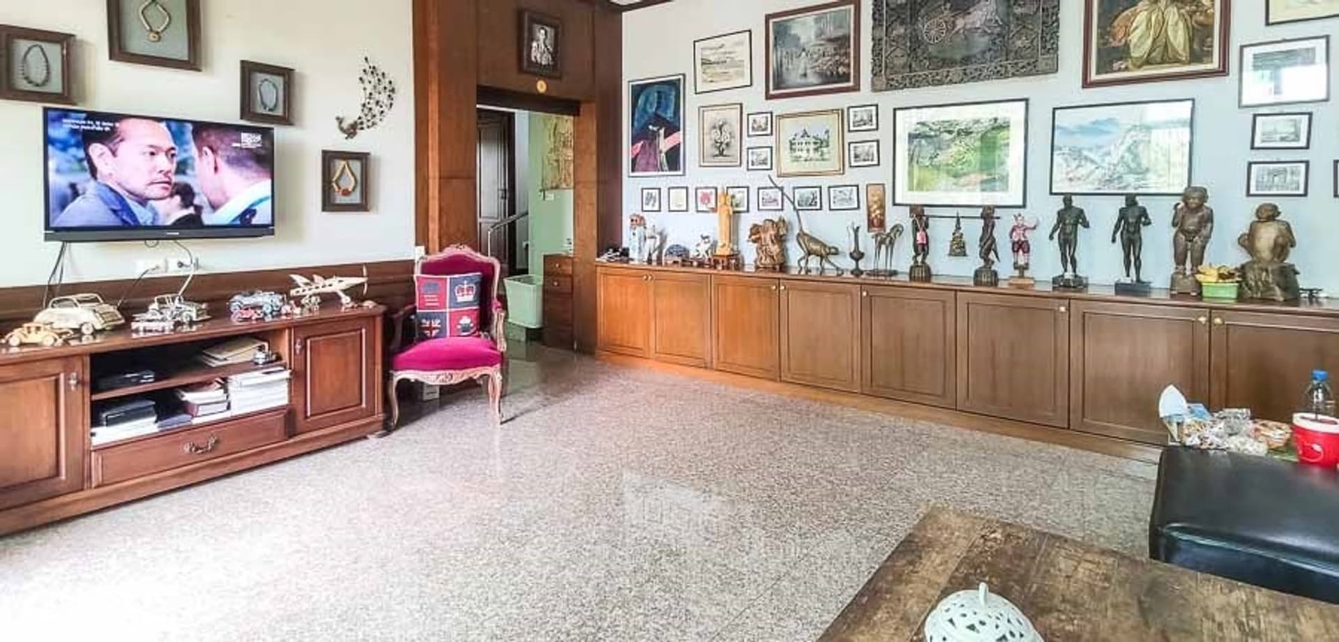 4 Bedroom House - Image 4