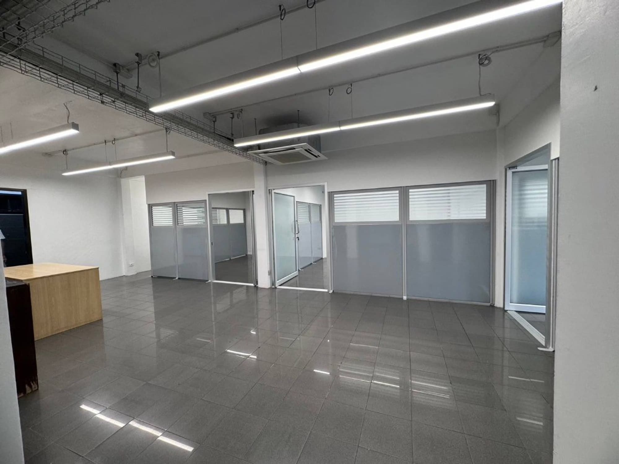 Studio Commercial for Rent in Khlong Toei - Image 1