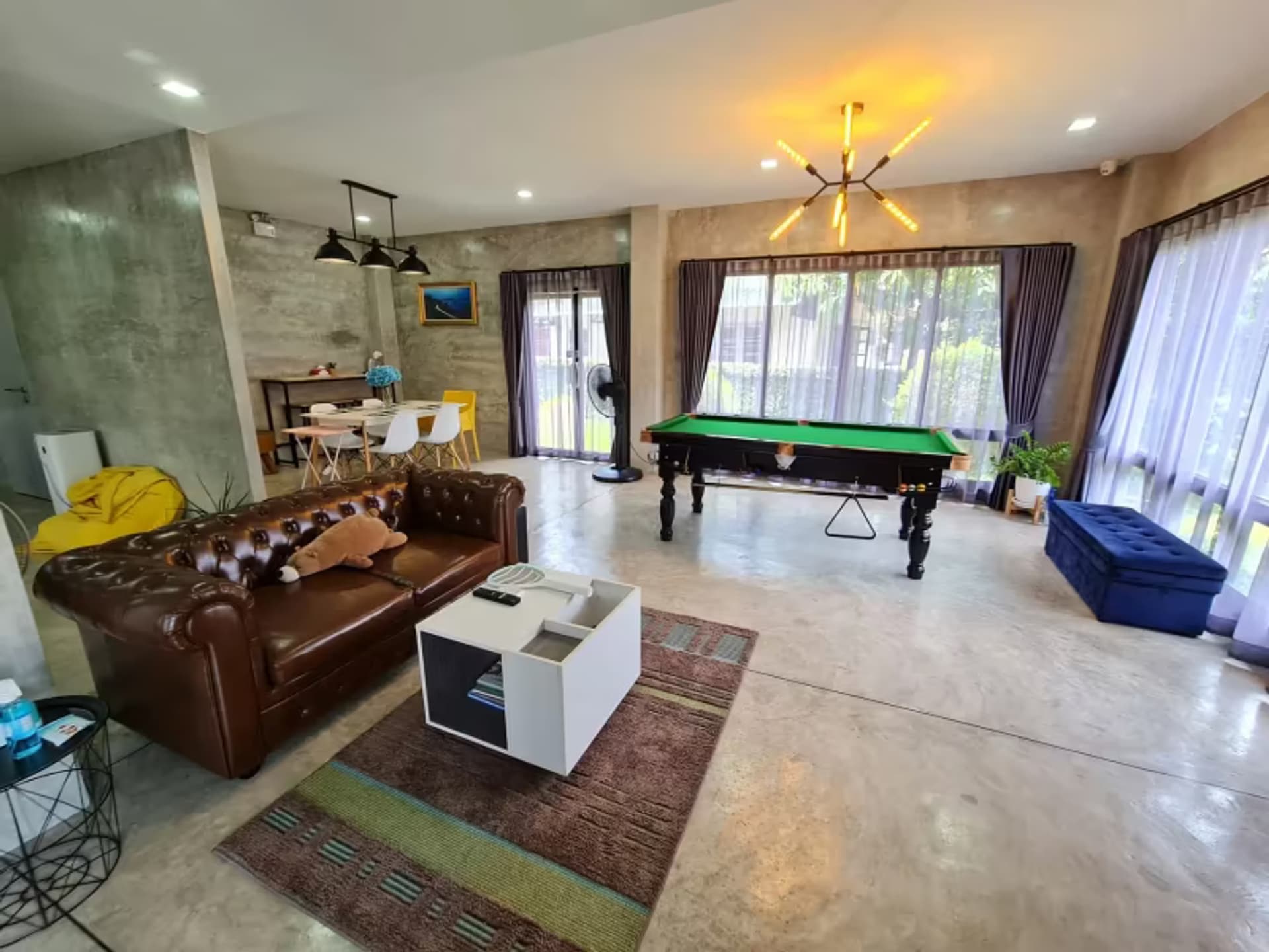 6 Bedroom House - Image 3