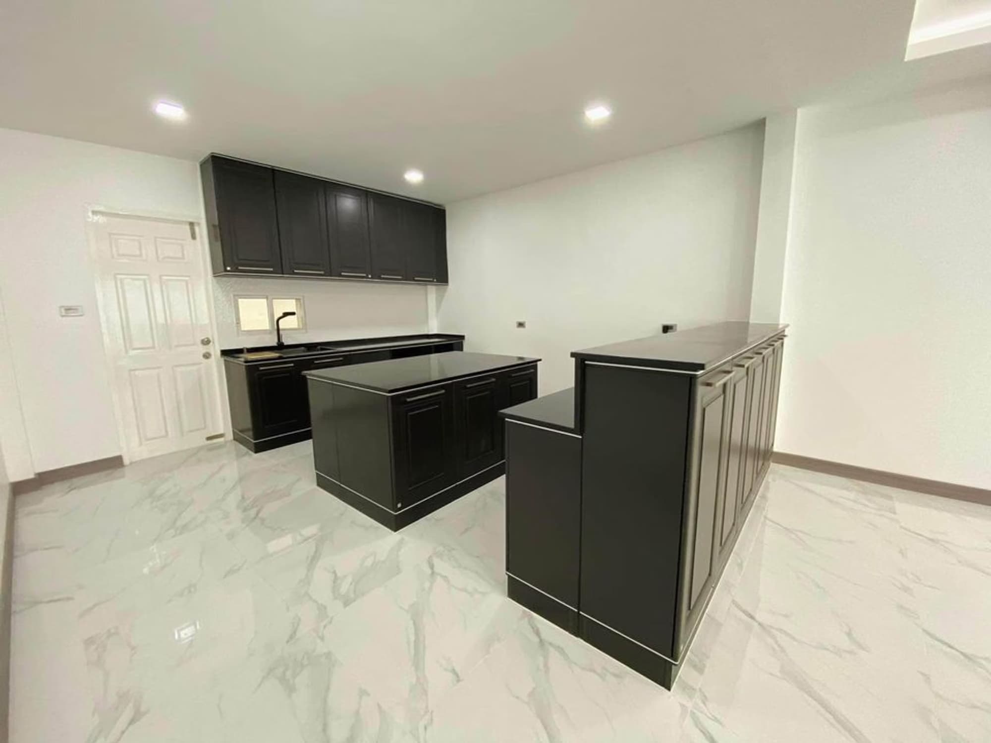 5 Bed House for Rent in Mueang Chiang Mai - Image 25