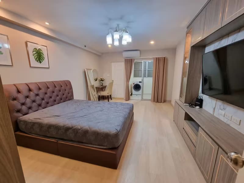 1 Bedroom Condo